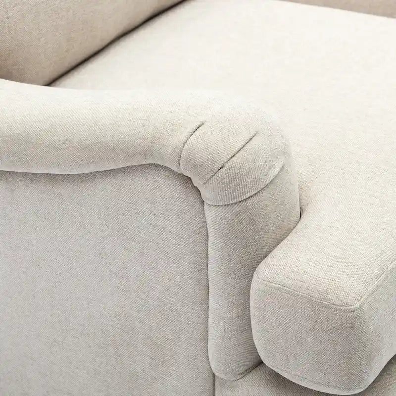 Fauteuil rembourré avec accoudoirs roulés et pieds en noyer tourné