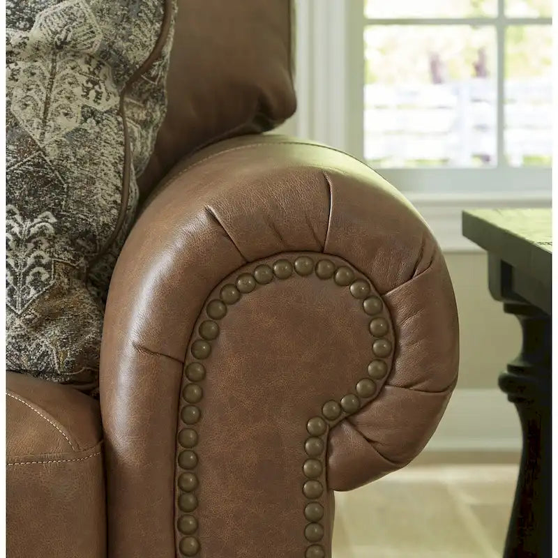 Queen-Sofa-Schlafsessel in Karamell mit Nagelkopfbesatz und Memory-Foam-Matratze